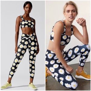 NEW 2 pc YEAR OF OURS Daisy Set